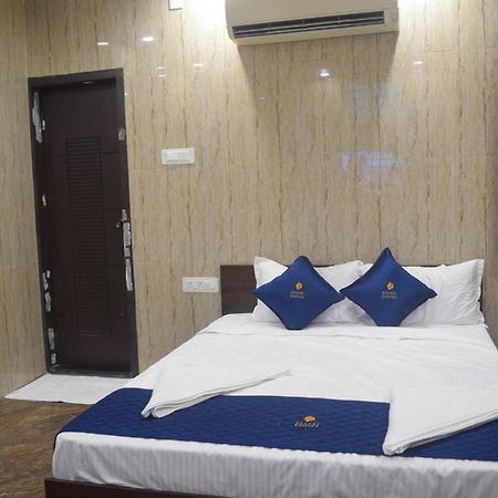 Esakki Empire Hotel Chennai Bagian luar foto