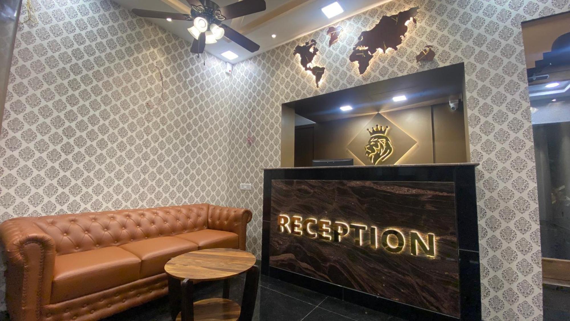 Esakki Empire Hotel Chennai Bagian luar foto