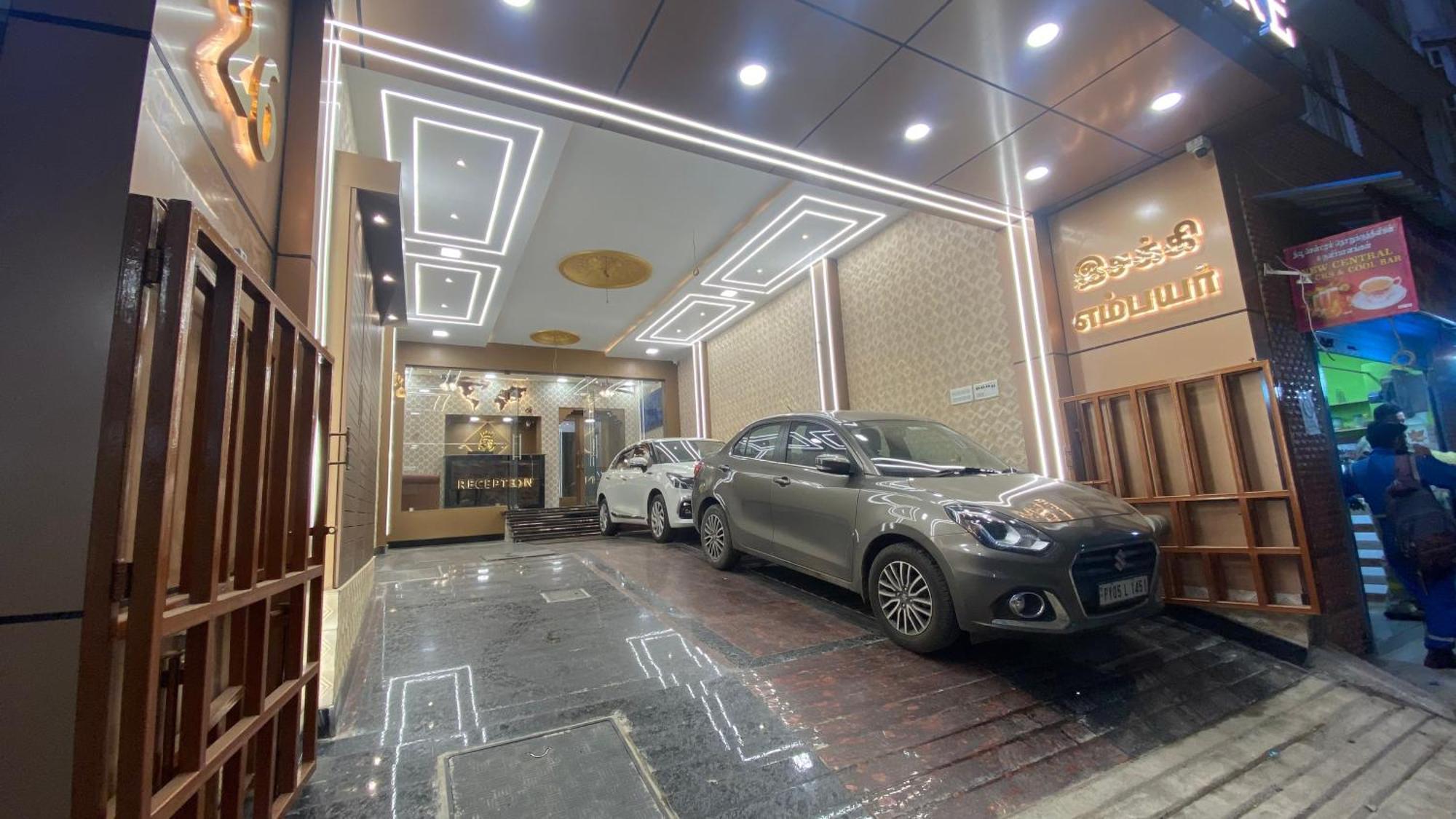 Esakki Empire Hotel Chennai Bagian luar foto