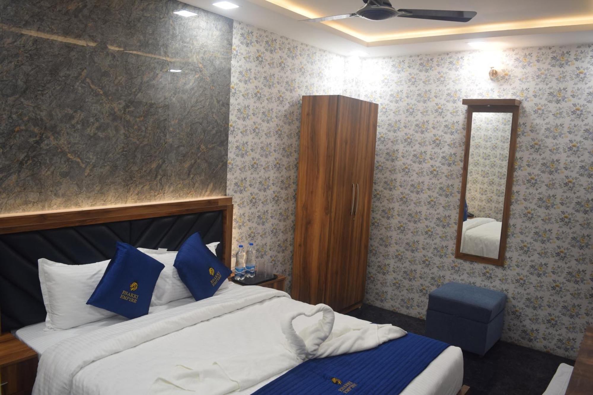 Esakki Empire Hotel Chennai Bagian luar foto