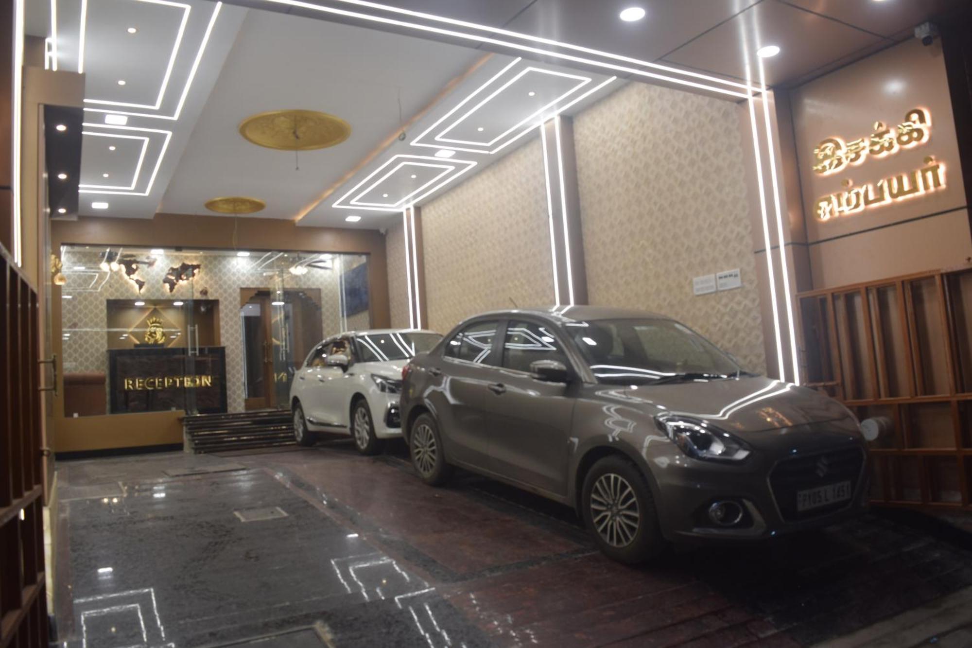 Esakki Empire Hotel Chennai Bagian luar foto