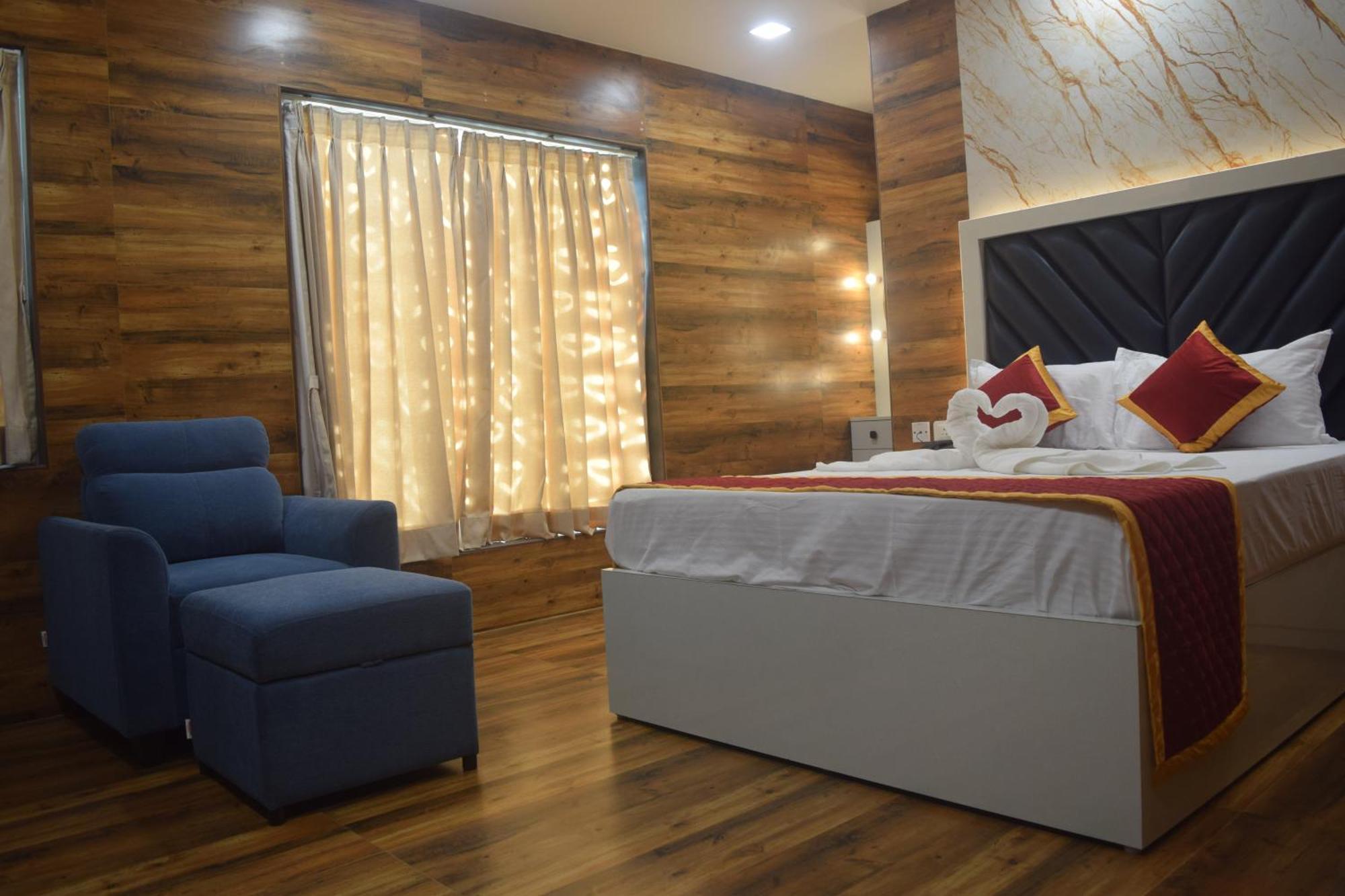 Esakki Empire Hotel Chennai Bagian luar foto