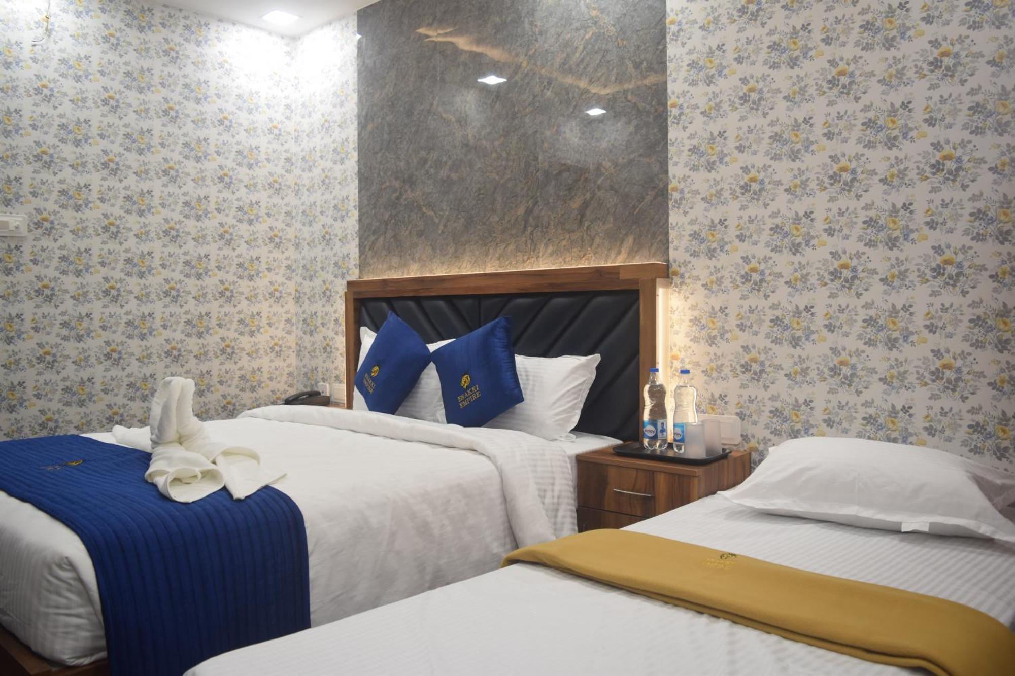 Esakki Empire Hotel Chennai Bagian luar foto