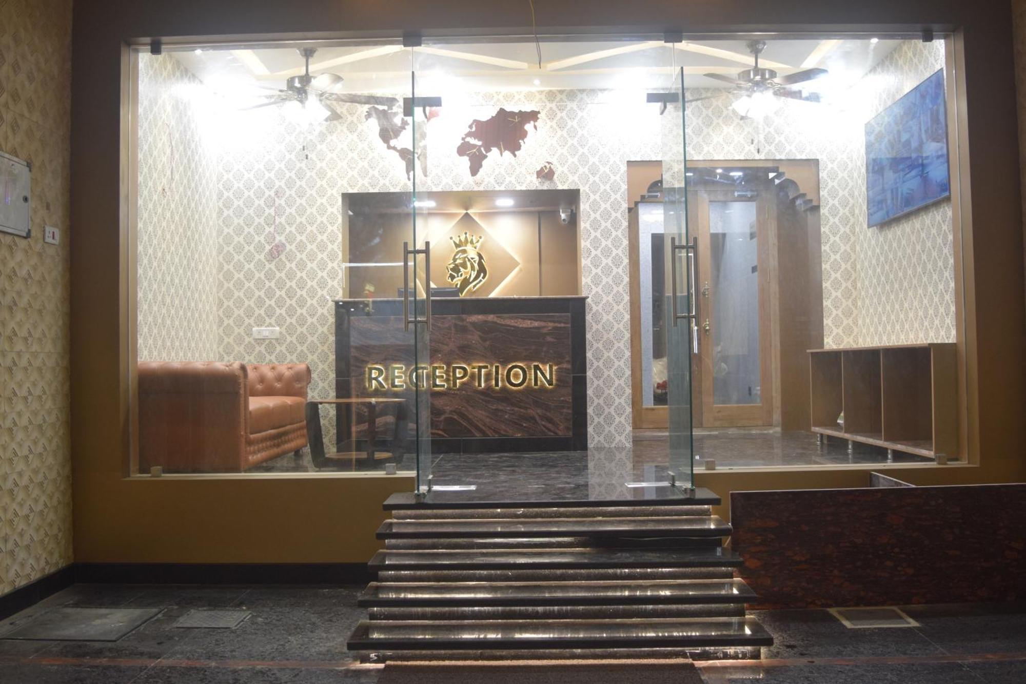 Esakki Empire Hotel Chennai Bagian luar foto