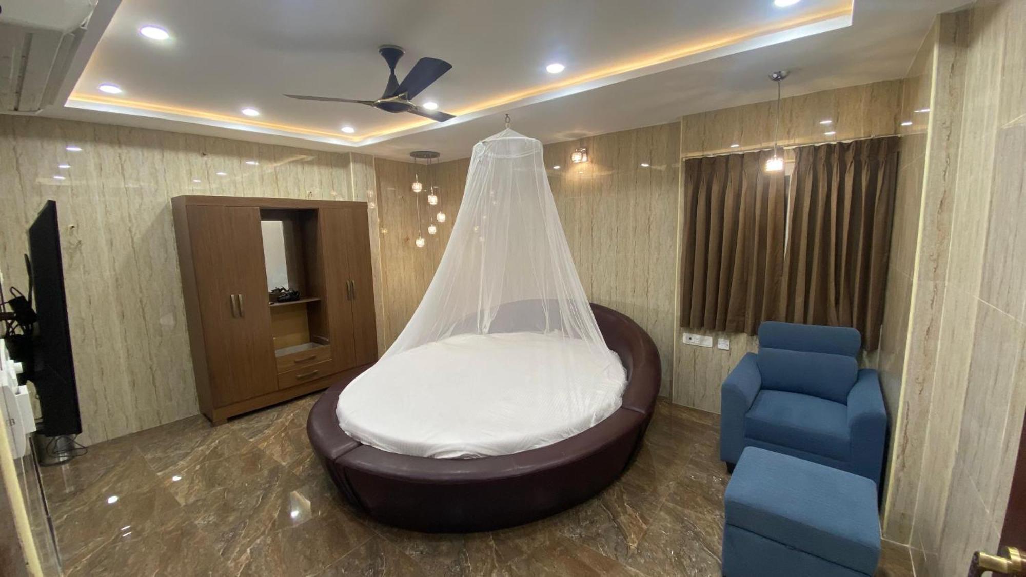 Esakki Empire Hotel Chennai Bagian luar foto