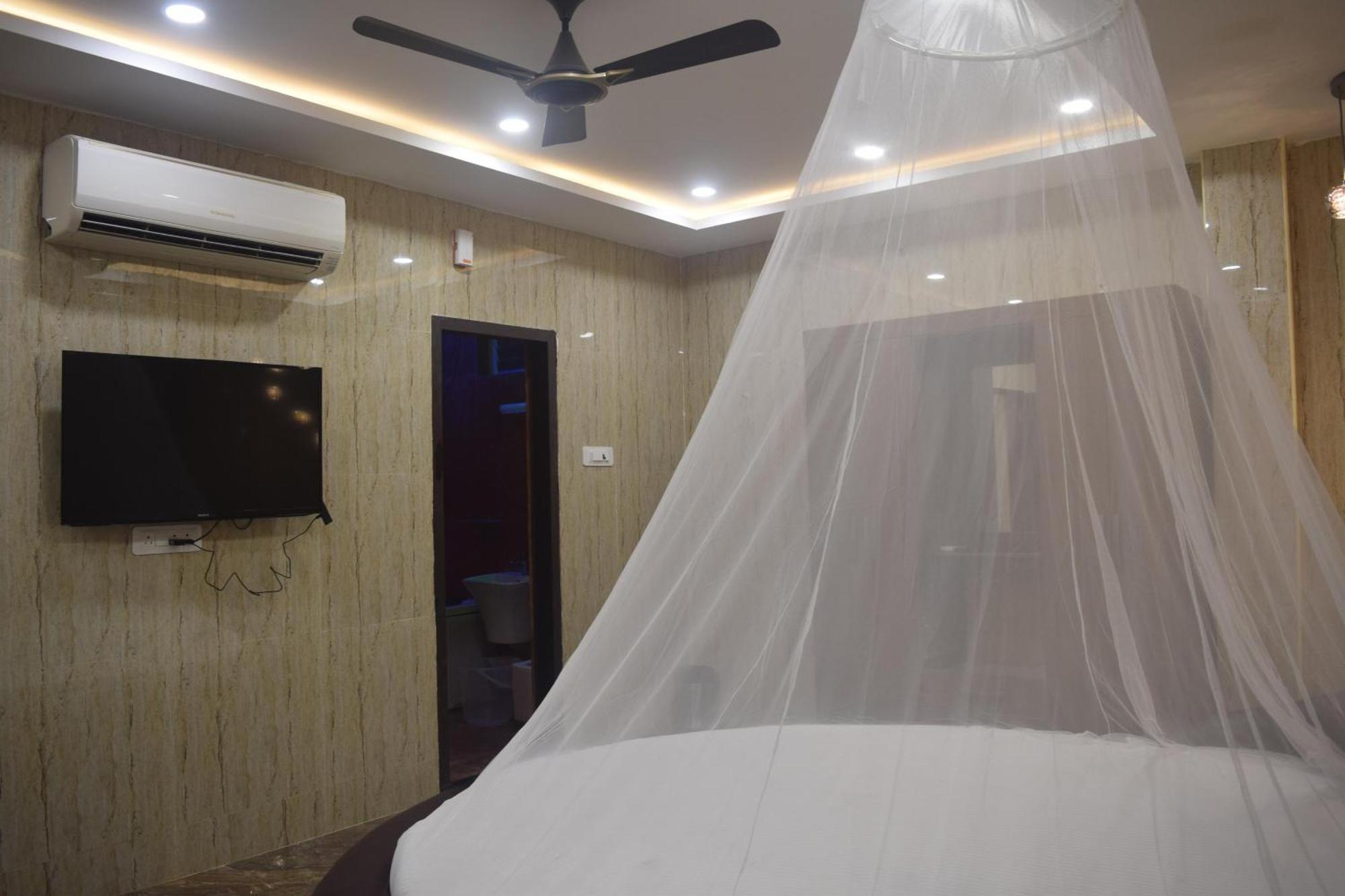 Esakki Empire Hotel Chennai Bagian luar foto